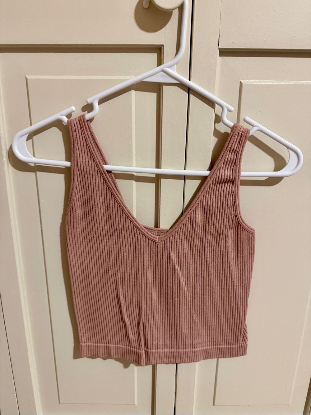 Free People Ribbed V-Neck Crop Tank - Mauve Pink